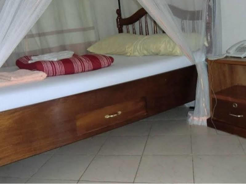 Lyamutundwe Keba Inn מראה חיצוני תמונה