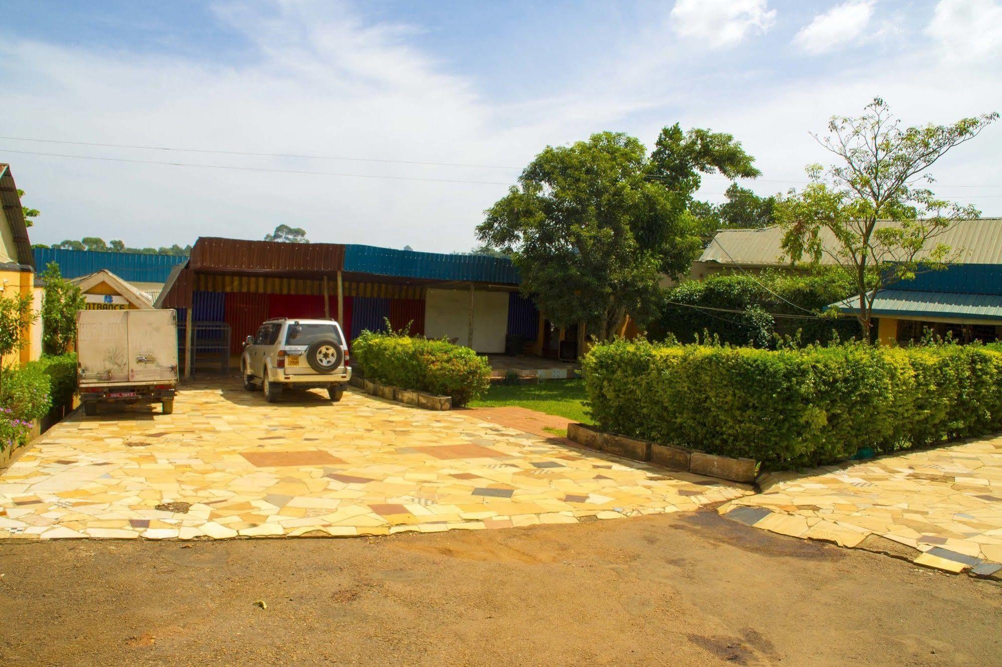 Lyamutundwe Keba Inn מראה חיצוני תמונה